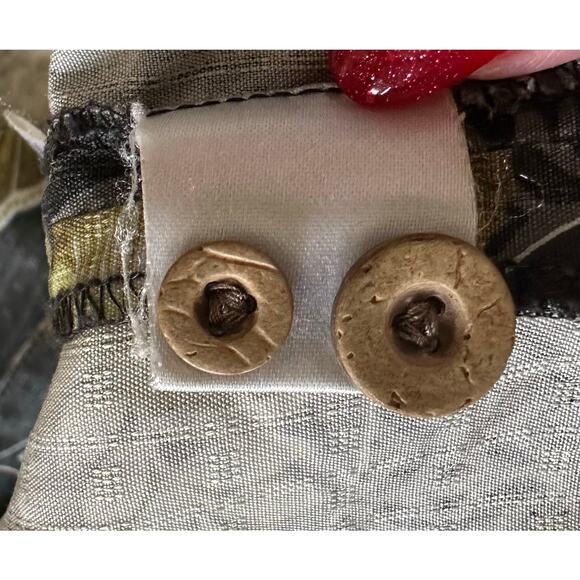 TOMMY BAHAMA Men's Size XXL -
Floral Print 100% Silk Hawaiian
Shirt - Picture 8 of 9